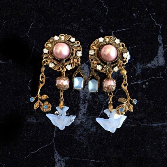 Vtg Banana Bob filagree ox gold rose and blue dove pearl chandelier earrings - Picture 2 of 5